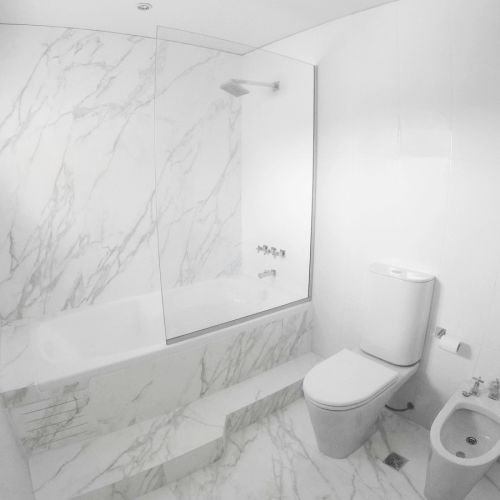 banera-empotrar-acrilico-atuel-ferrum-blanco-ba16-ambientacion