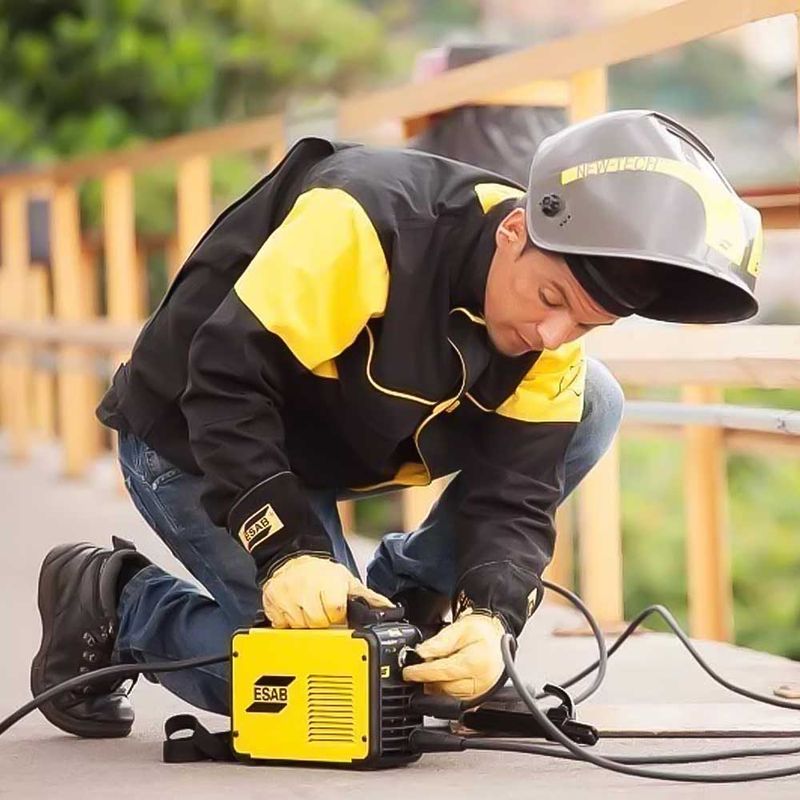 soldadora-electrica-handy-arc-esab-140i-vista1